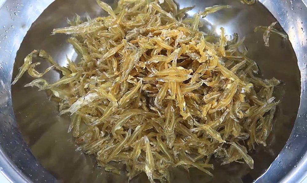 bước ngâm rửa cá cơm
