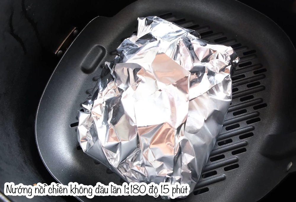 bước nướng cá hồi trong nồi chiên không dầu